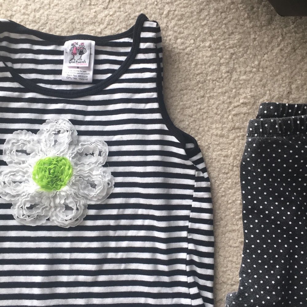Outfit set; top and capris
